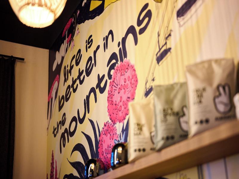 Boutique House Happyellow image