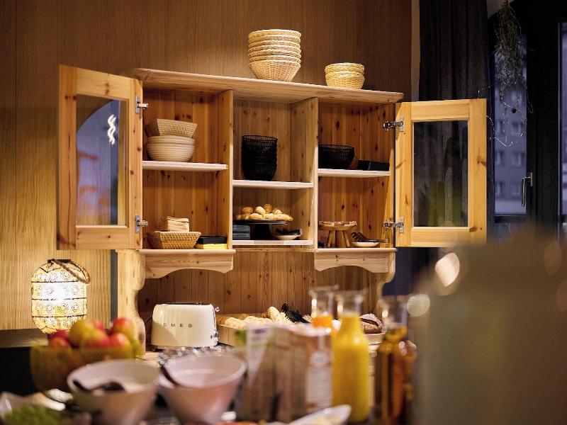 Boutique House Happyellow image