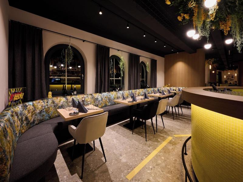 Boutique House Happyellow image