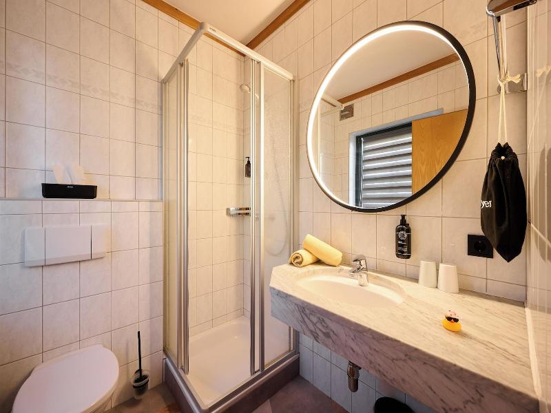 Boutique House Happyellow image