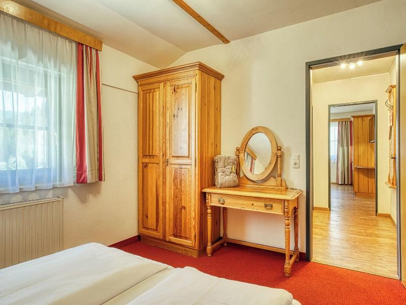 Boutique House Happyellow image