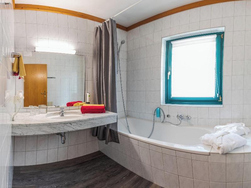 Boutique House Happyellow image