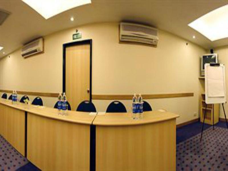 Lemon Tree Hotel, Udyog Vihar image