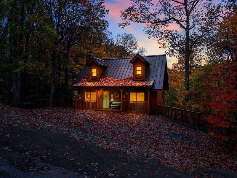 Cherokee Winds 2 Bedroom Cabin By Redawning