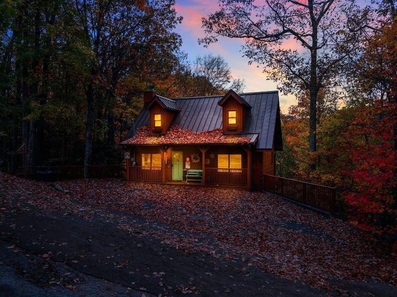 Cherokee Winds 2 Bedroom Cabin By Redawning