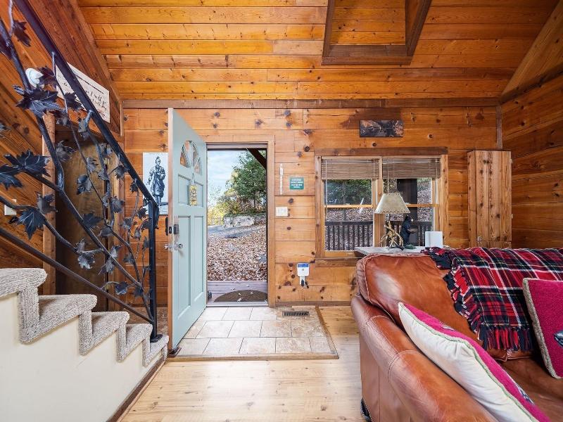 Cherokee Winds 2 Bedroom Cabin By Redawning — photo 24