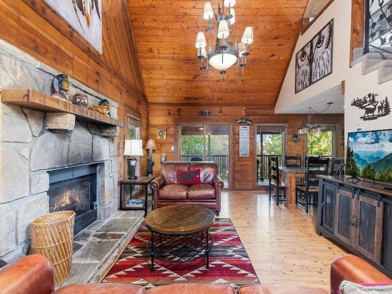 Cherokee Winds 2 Bedroom Cabin By Redawning — photo 40