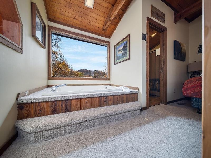 Cherokee Winds 2 Bedroom Cabin By Redawning — photo 19