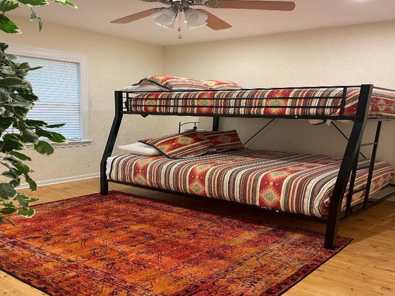 Cherokee Winds 2 Bedroom Cabin By Redawning — photo 37