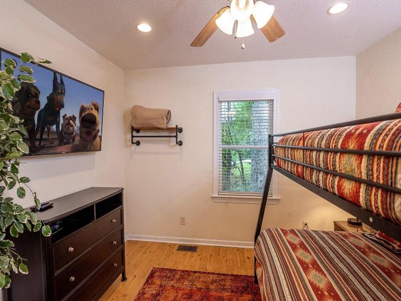 Cherokee Winds 2 Bedroom Cabin By Redawning — photo 34