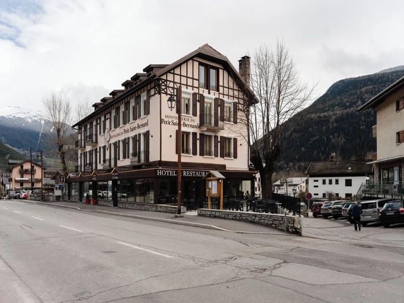 Hostellerie Du Petit Saint Bernard image