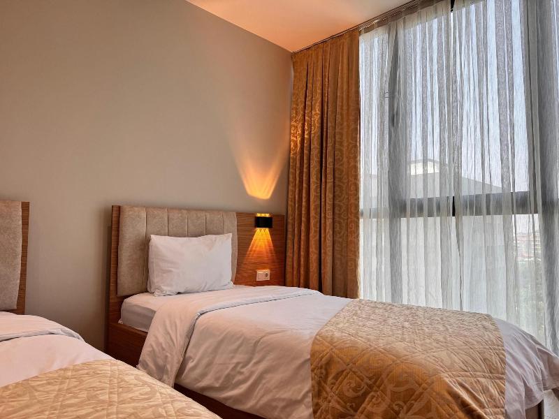 Inn Port Hotel image