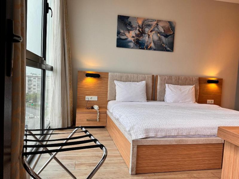Inn Port Hotel image