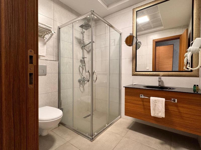 Inn Port Hotel image