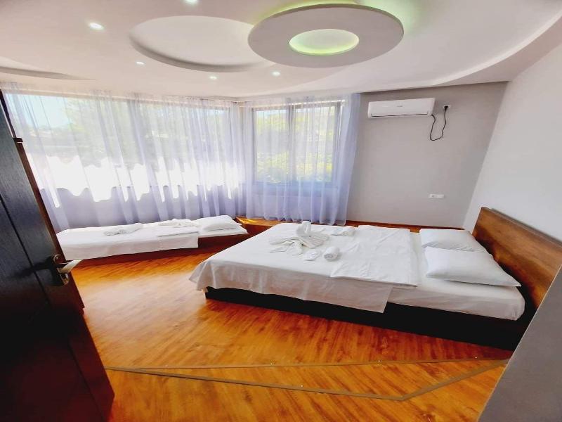 Inaisi Hotel image