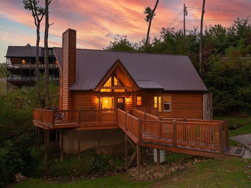 Creekside Manor 3 Bedroom Cabin By Redawning
