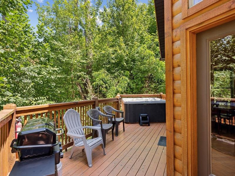 Creekside Manor 3 Bedroom Cabin By Redawning
