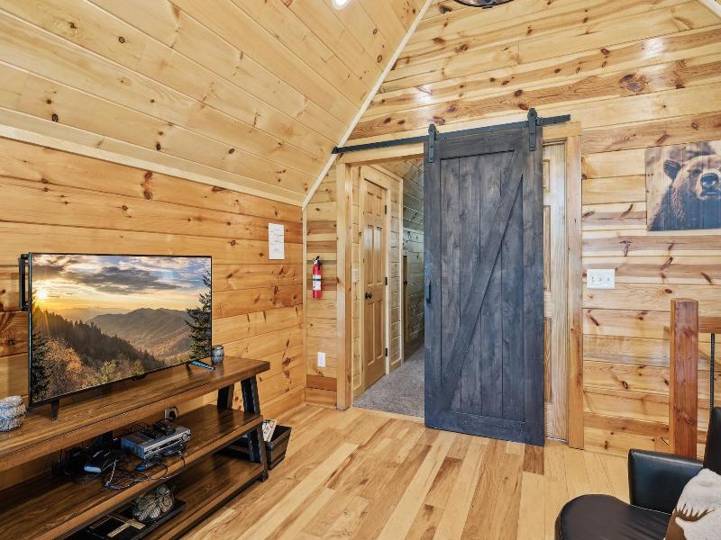 Creekside Manor 3 Bedroom Cabin By Redawning