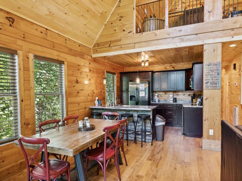 Creekside Manor 3 Bedroom Cabin By Redawning