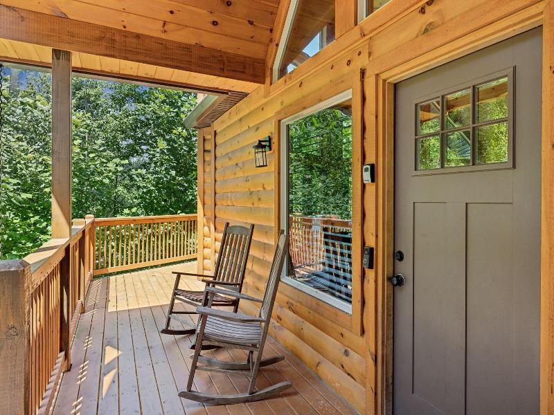 Creekside Manor 3 Bedroom Cabin By Redawning