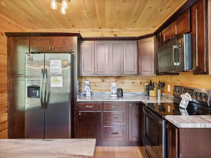 Creekside Manor 3 Bedroom Cabin By Redawning — photo 37