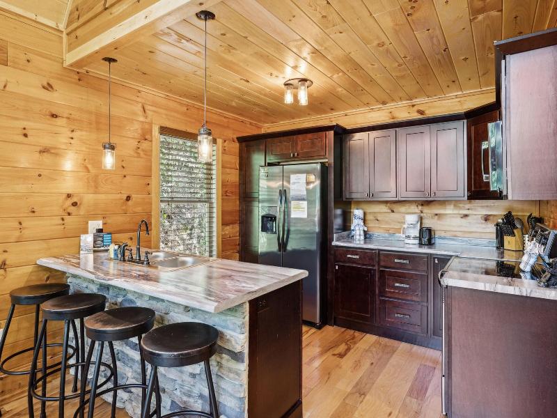 Creekside Manor 3 Bedroom Cabin By Redawning — photo 4