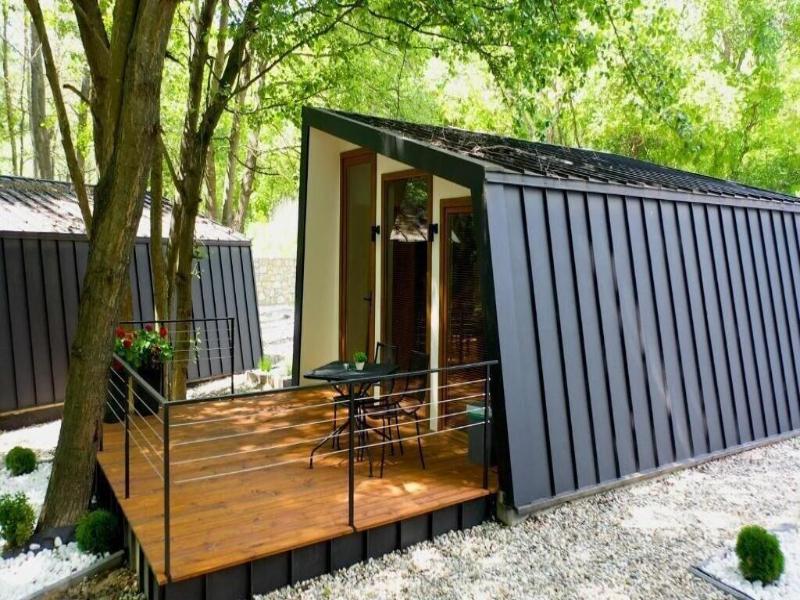 Blisku Do Gradot Riverfront Cabins 2