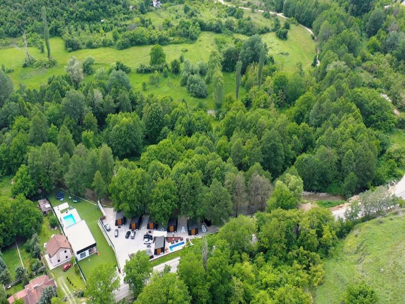 Blisku Do Gradot Riverfront Cabins 3