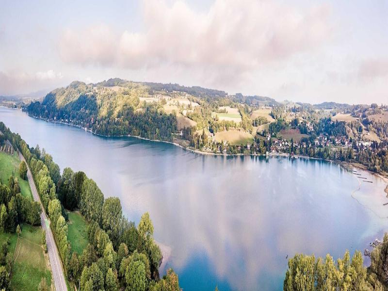 Domaine Chloe Du Lac image
