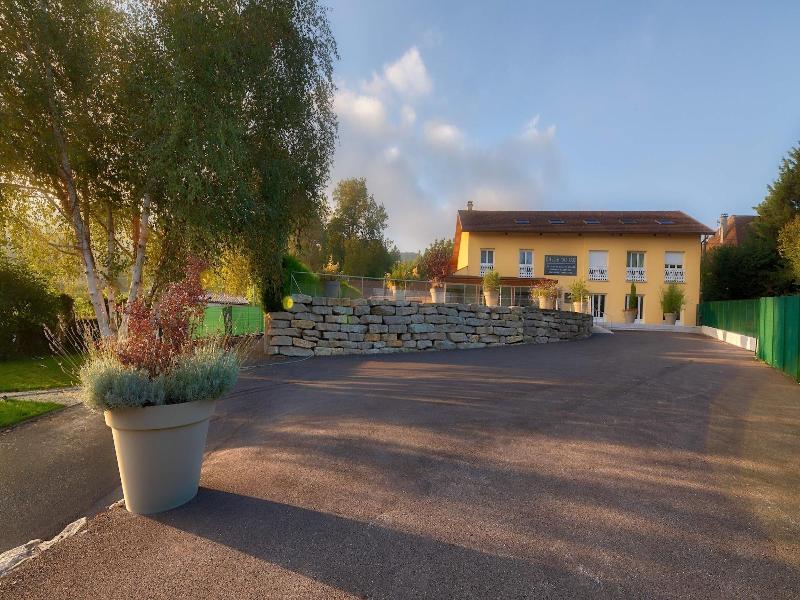 Domaine Chloe Du Lac image