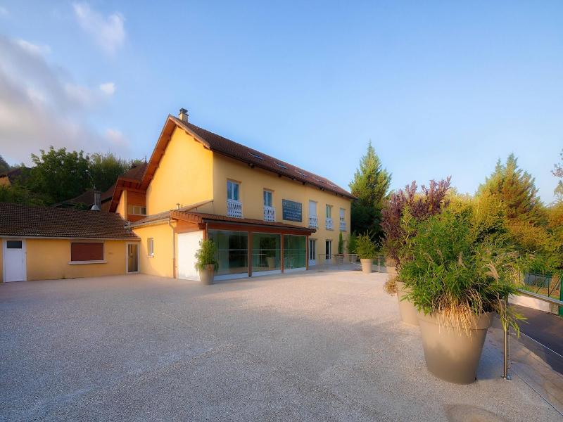 Domaine Chloe Du Lac image