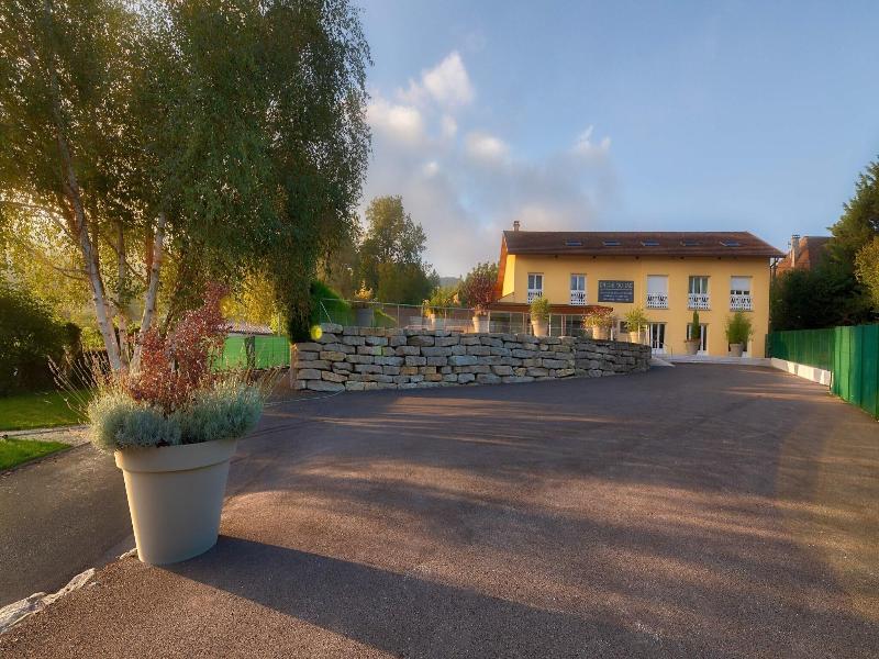 Domaine Chloe Du Lac image