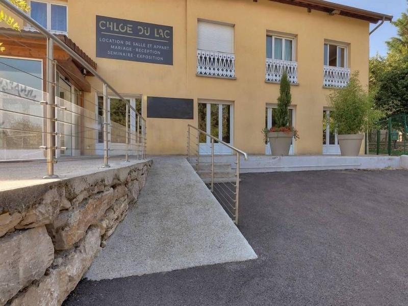 Domaine Chloe Du Lac image