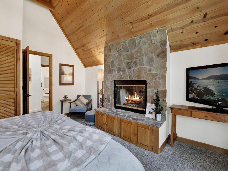 Green Canoe Cabin #2293 image