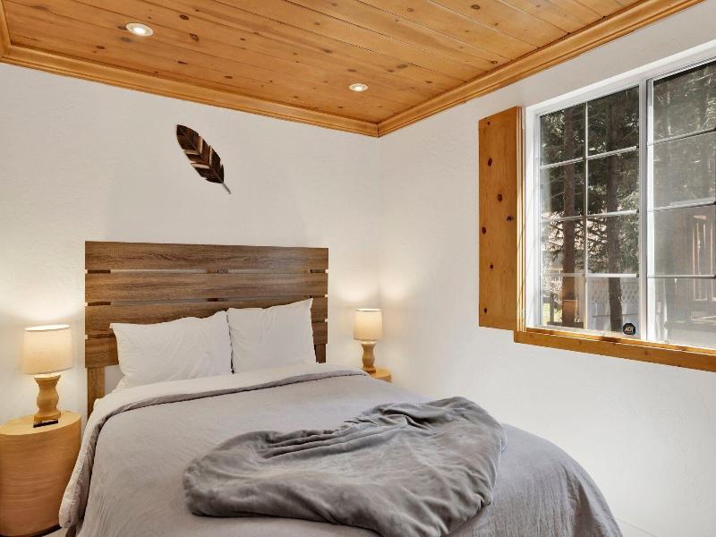 Green Canoe Cabin #2293 image