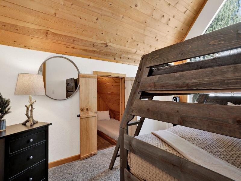 Green Canoe Cabin #2293 image