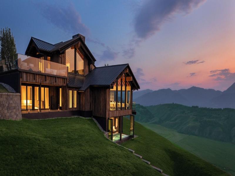 Hotel Yellowstone At Jackson Hole image