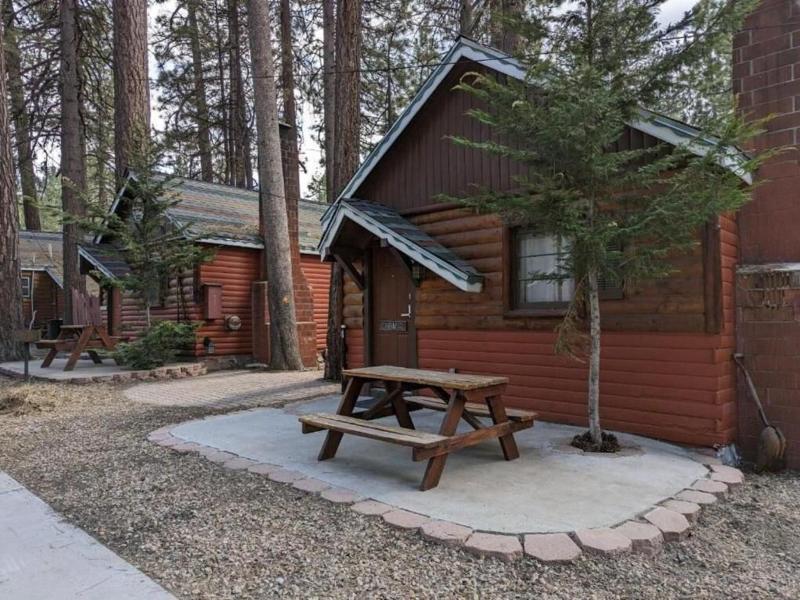 Three Pines Cabins Lodge image