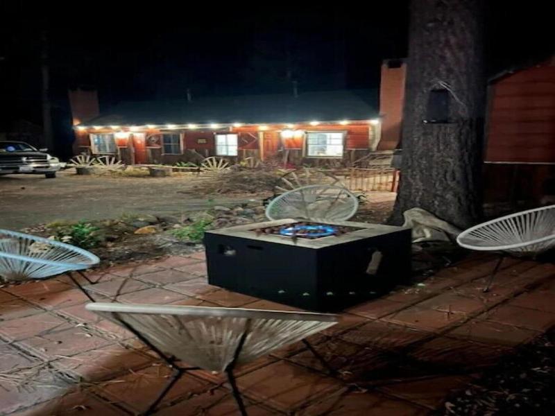 Three Pines Cabins Lodge image