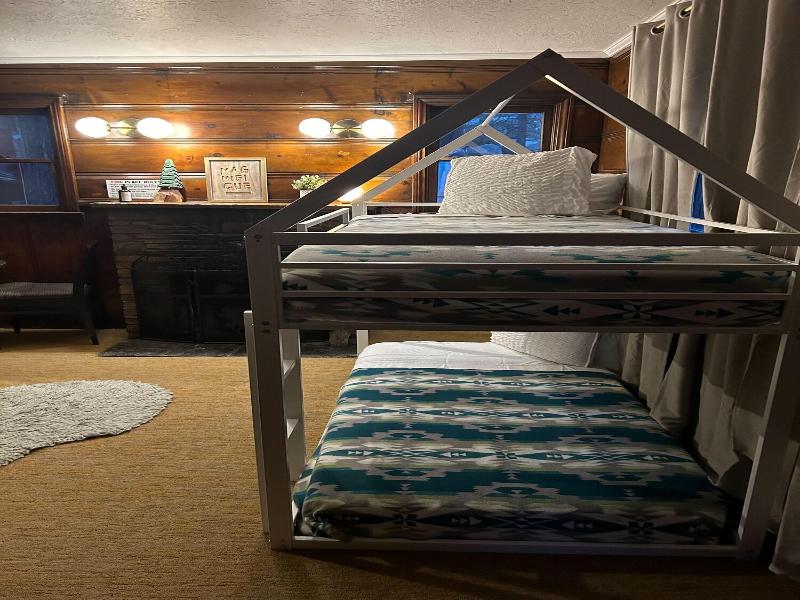 Three Pines Cabins Lodge image