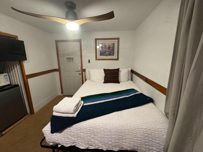 Three Pines Cabins Lodge image