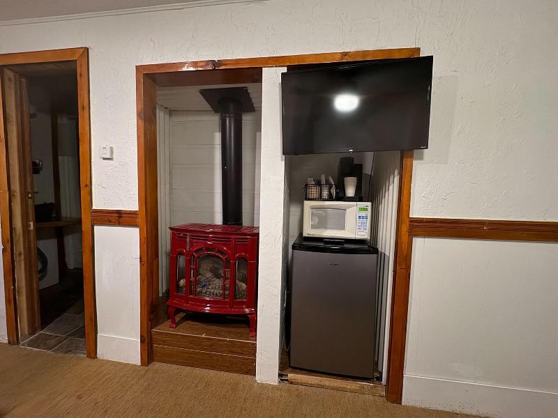 Three Pines Cabins Lodge image