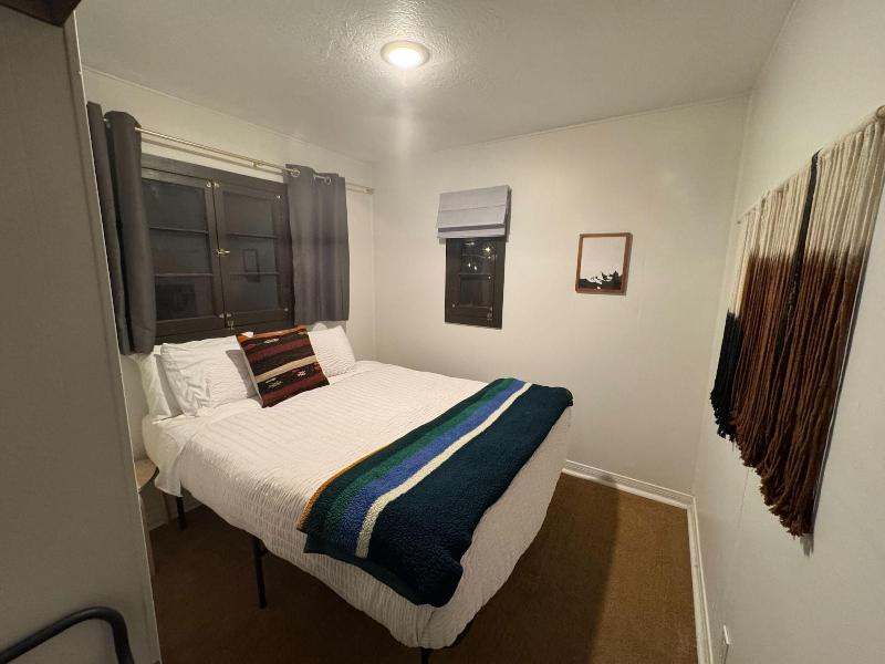 Three Pines Cabins Lodge image