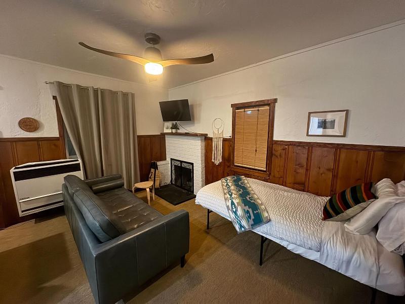 Three Pines Cabins Lodge image
