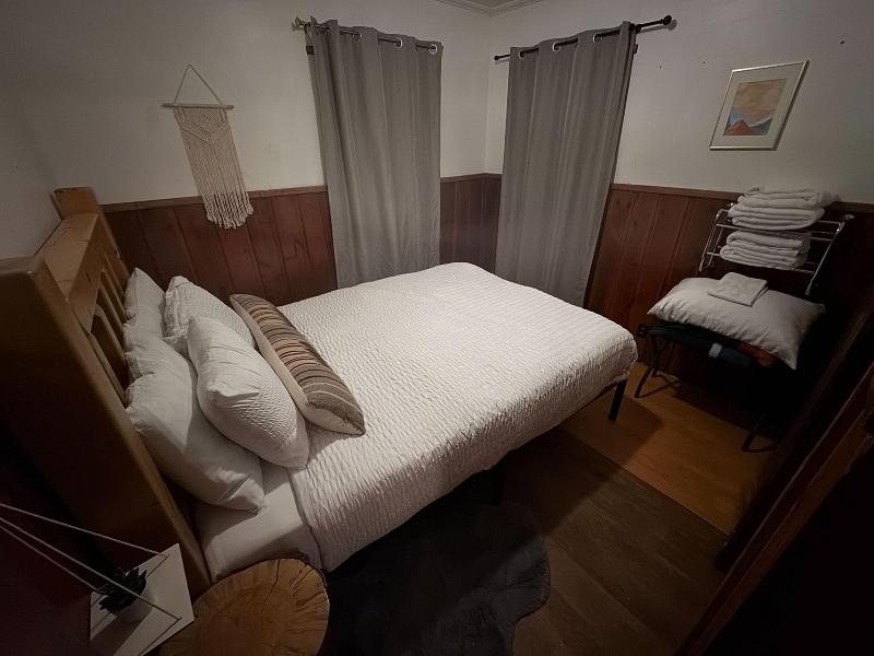 Three Pines Cabins Lodge image