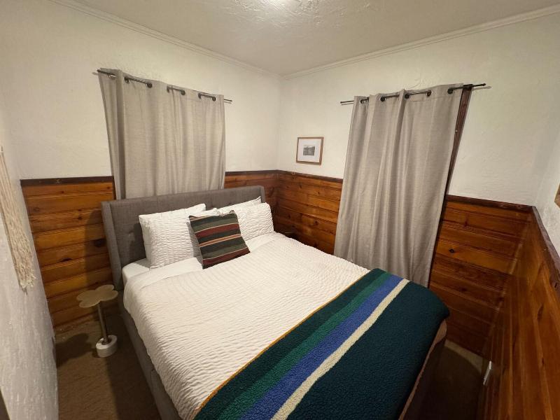 Three Pines Cabins Lodge image
