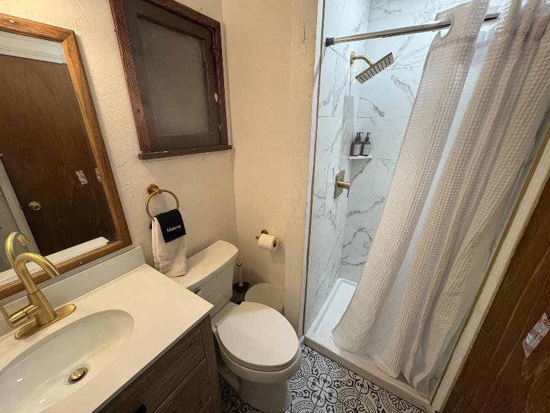 Three Pines Cabins Lodge image