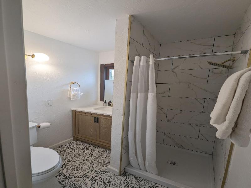 Three Pines Cabins Lodge image