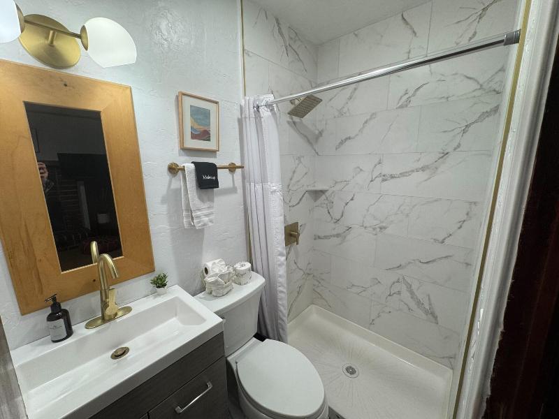 Three Pines Cabins Lodge image