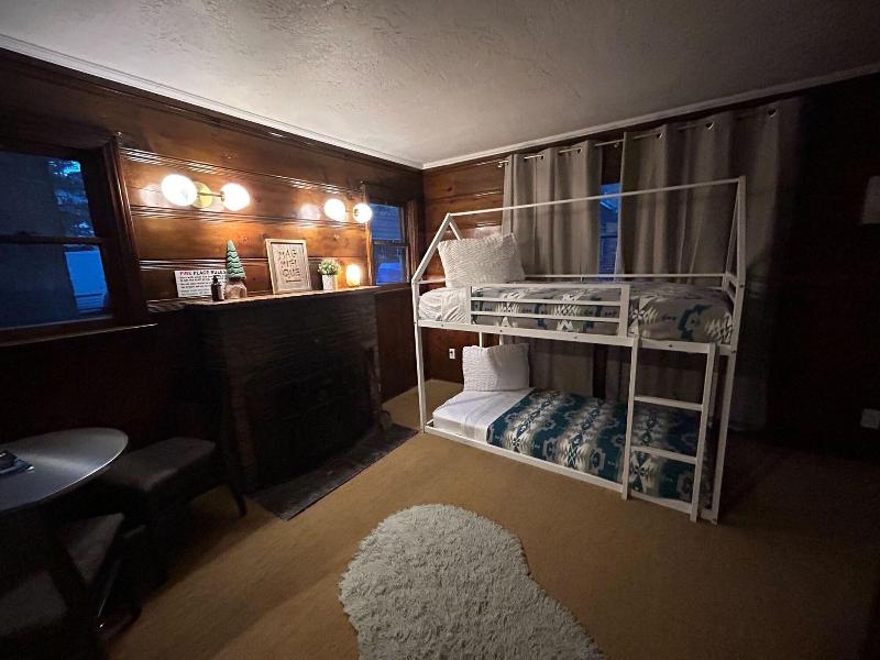 Three Pines Cabins Lodge image